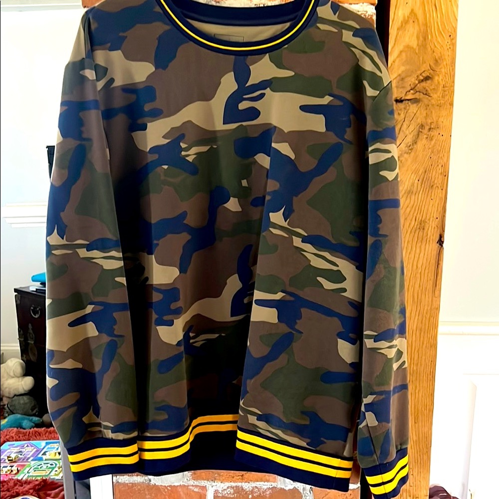 Men’s XXL Camouflage Crewneck